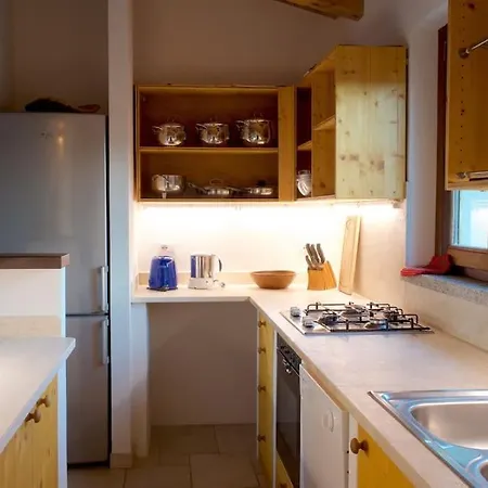 Casa Stazzutz Сasa de vacaciones Luogosanto