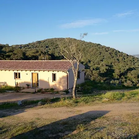 Casa Stazzutz Hébergement de vacances Luogosanto